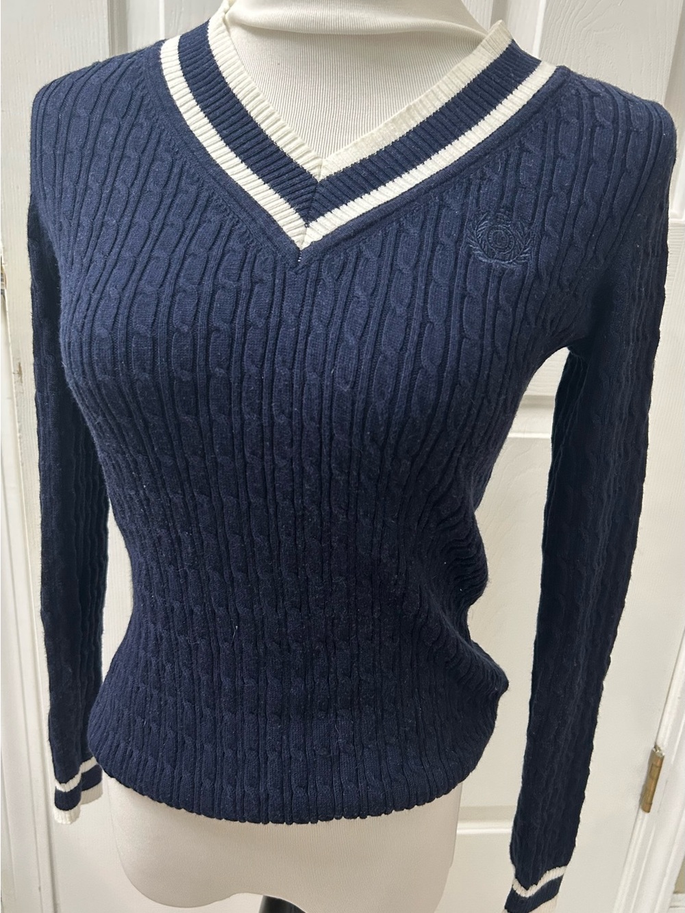 Liz Claiborne Blue and White V-neck Sweater size Petite